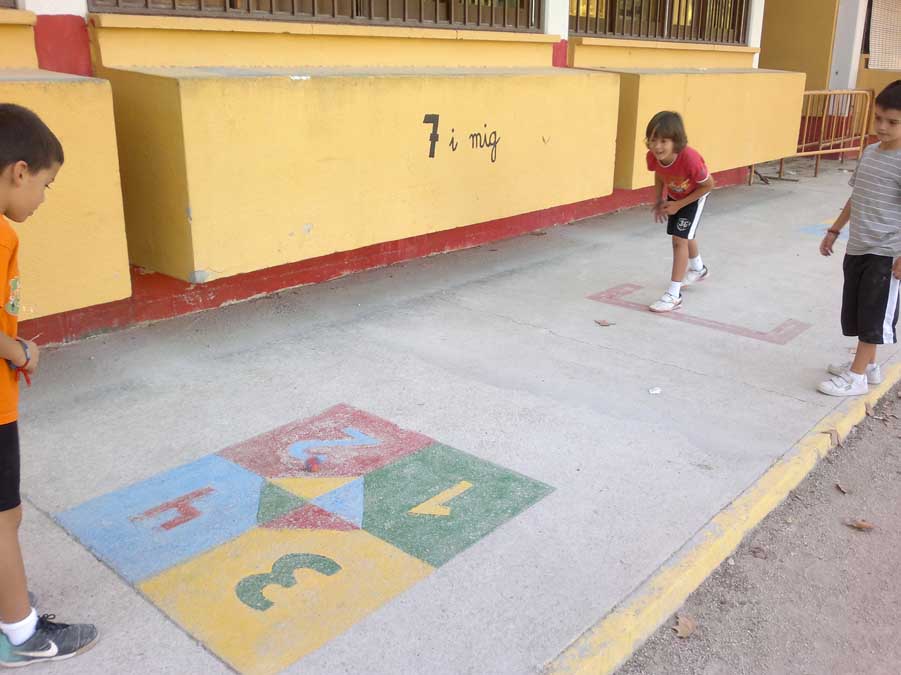 Exposició dels Jocs AMPA Escola Pública de Catarroja Jaume I El